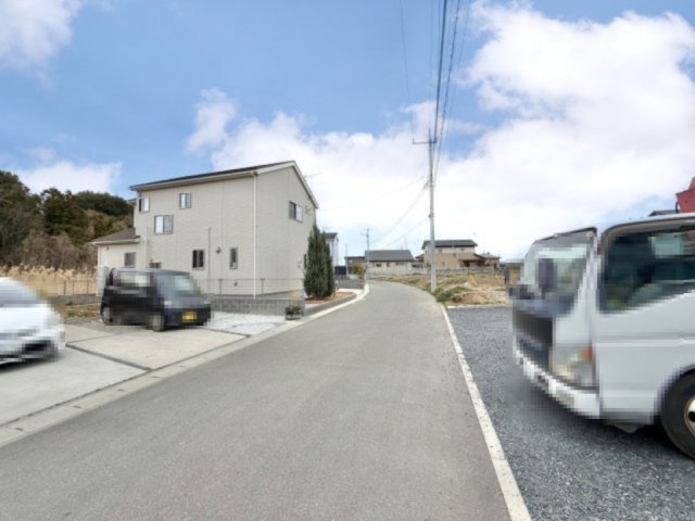 【中古戸建】館林市堀工町の外観|■外観｜シンプルでいつまでも飽きのこないデザインが特徴。住んでから何十年経っても時代の流行に流されず安心して住み続けられるおうちです。