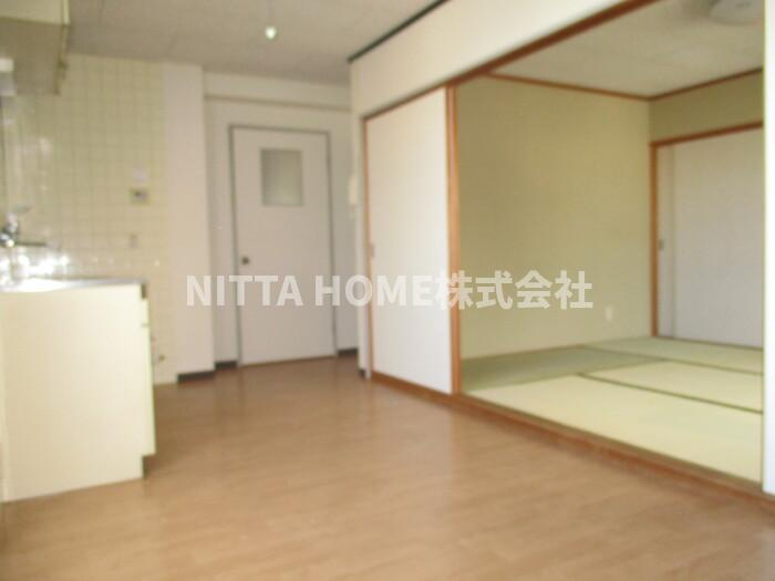 福知山市字堀のアパートの居間・リビング|６帖のダイニングキッチンです★