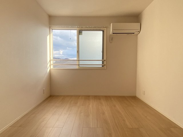 エクセレント曙川東2の洋室