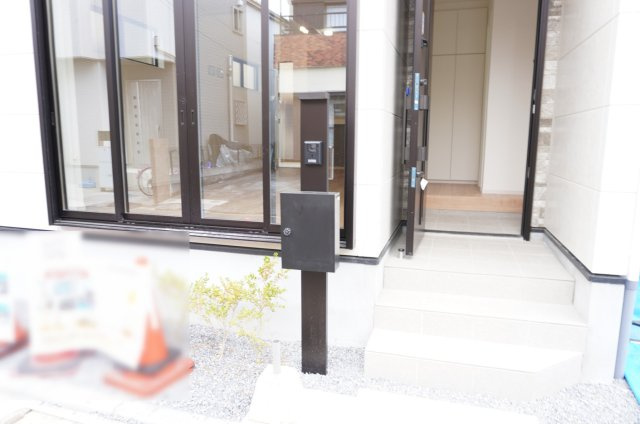 草加市苗塚町 新築分譲住宅のその他|インターホン機能付き門柱