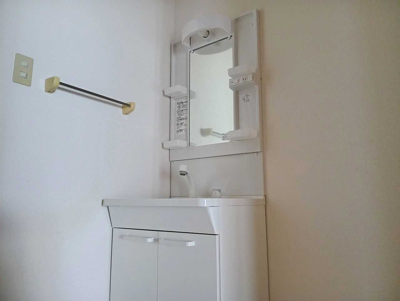 ファミール・ド・鹿児 B棟の洗面所|忙しい朝には欠かせない洗面所です