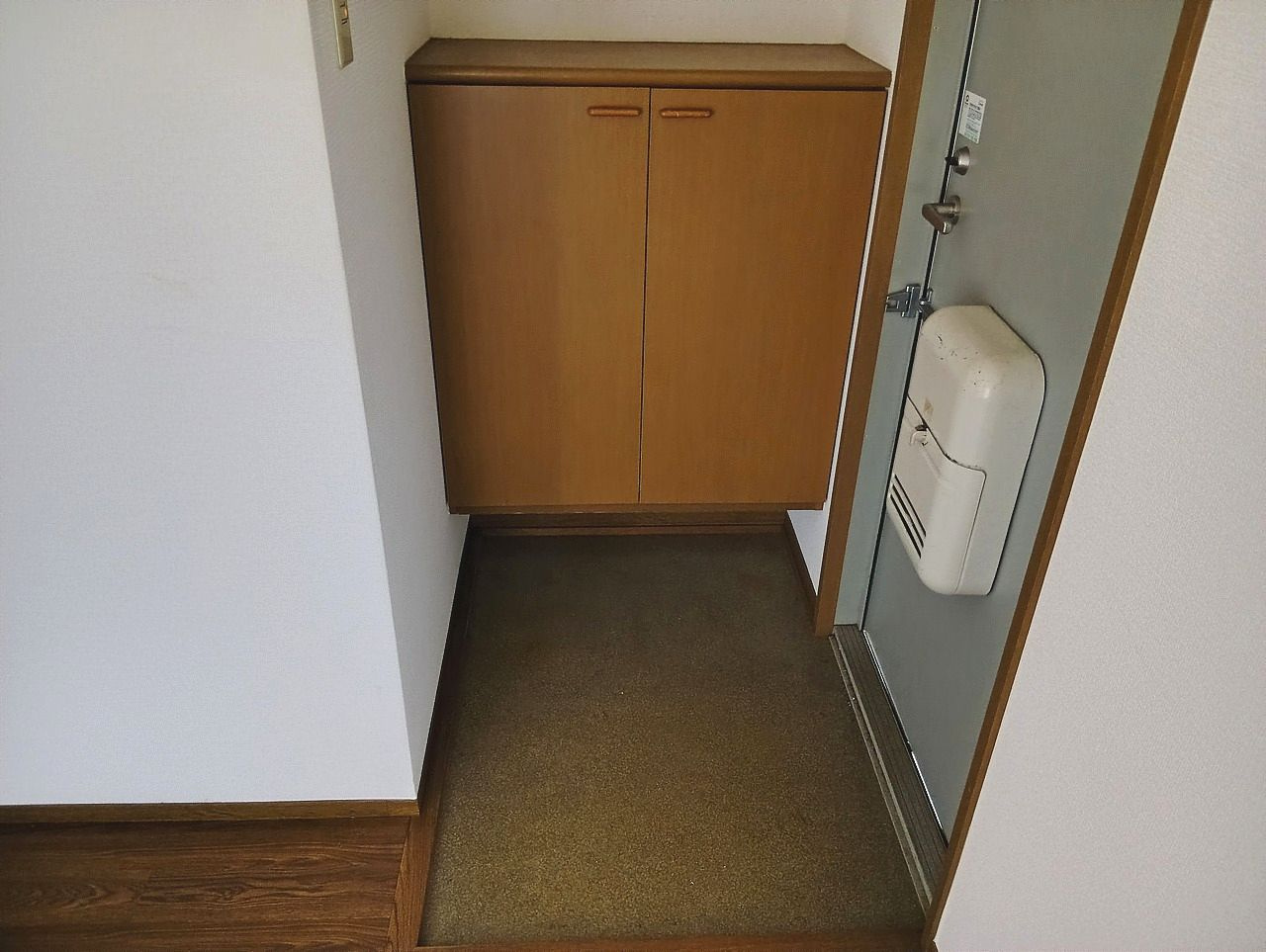 ファミール・ド・鹿児 B棟の玄関|シンプルで使いやすい玄関です