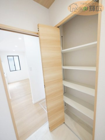加古川市別府町新野辺　中古戸建の収納
