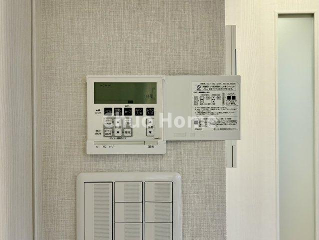 ファミール浅草シティウエストの冷暖房・空調設備|【床暖房】冬は足元から暖めてくれる床暖房はエアコンとは違って埃が舞いませんので健康にも良さそうですね。