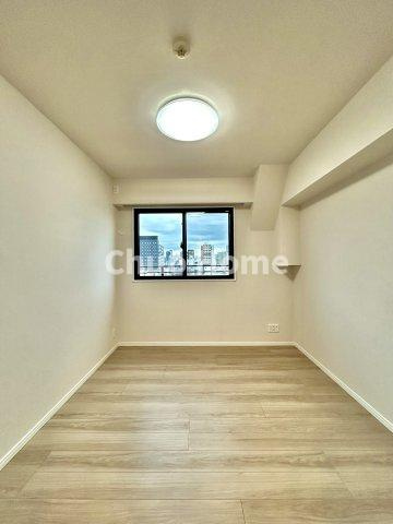 ファミール浅草シティウエストの寝室|【寝室】心と体をゆったりと安らげる主寝室。寝室のゆとりが大きい分だけ、暮らしの安らぎは深まります。一日の疲れを癒すだけでなく、ご夫婦の親密な語らいを紡ぎ出します