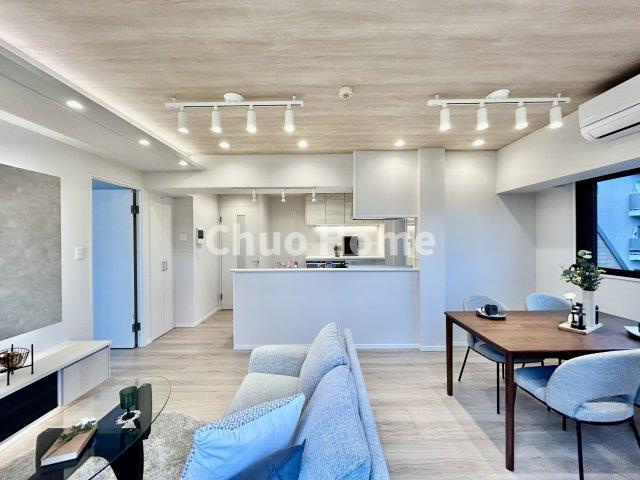 ファミール浅草シティウエストの居間・リビング|【居間・リビング】「ＬＤＫは家族団らんをデザイン」広いＬＤＫでは家族が集まり一緒の時間を過ごせる工夫がされております。何気ない一日の当たり前のひとコマがいつか一生の宝物になります