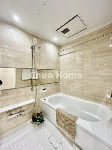 ファミール浅草シティウエストの浴室|【バスルーム】暖房換気乾燥機付きシステムバスルーム。暖房・冷風・換気・乾燥など、毎日を快適に過ごせるうれしい機能が揃っています。雨の日の洗濯物も安心です。