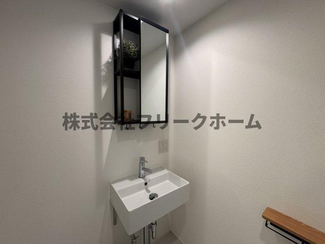 武蔵野市吉祥寺北町３丁目のテラスの独立洗面台