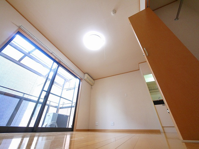 ハイツプルミエの居間・リビング