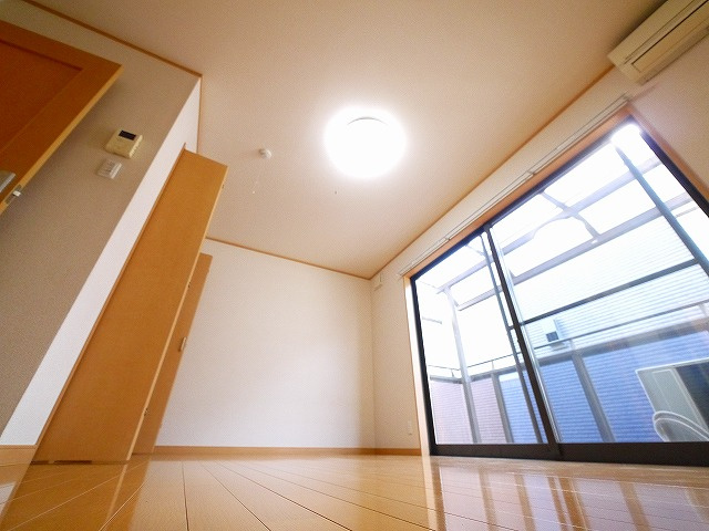 ハイツプルミエの洋室