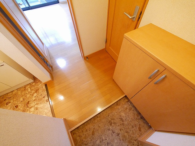 ハイツプルミエの玄関