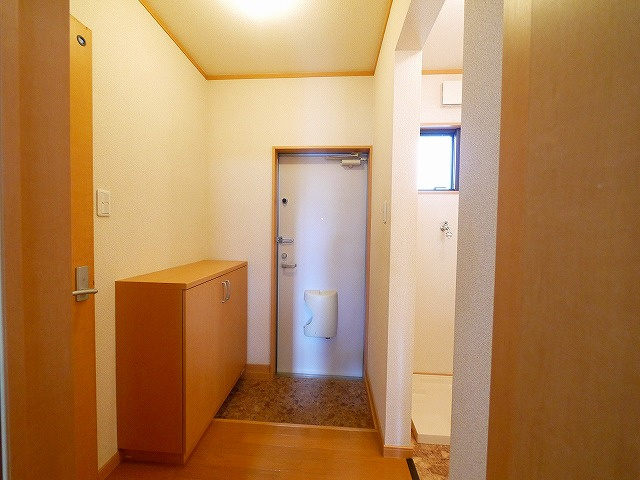 ハイツプルミエの玄関