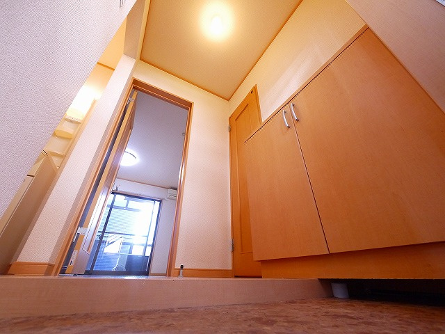 ハイツプルミエの玄関