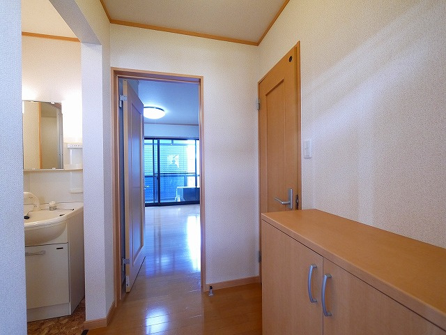 ハイツプルミエの玄関