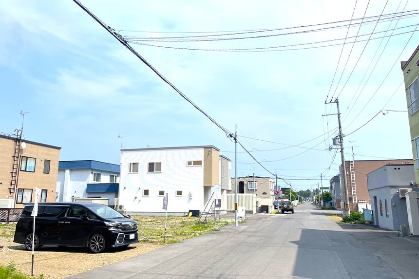 【建築条件付き】花川南2条3丁目　全4区画の前面道路含む現地写真