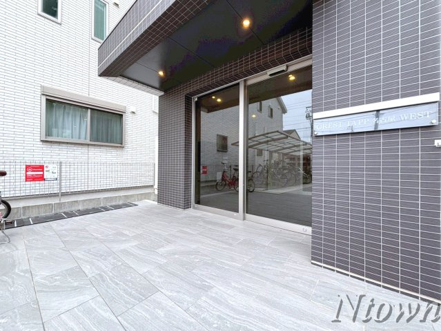 【エントランス】 | クレストタップ名古屋ウエスト | 毎日通るエントランスはこのようになっています