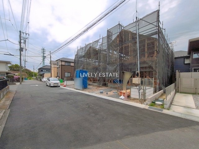 越谷市大字大泊 新築分譲住宅 全3棟 1号棟の前面道路含む現地写真