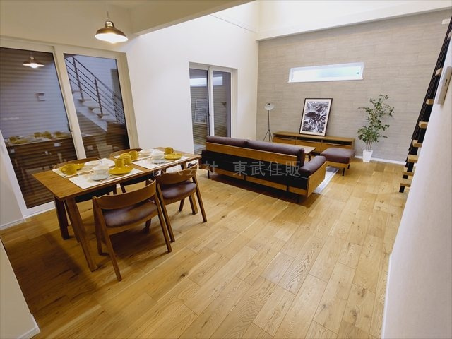 【居間・リビング】 | 川越市寺尾２期　全８棟　８号棟 | 開放感があり日当たり良好です