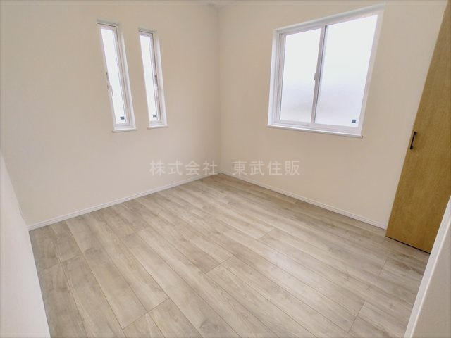 【子供部屋】 | 川越市寺尾２期　全８棟　８号棟 | 洋室5.25帖北東側、子供部屋としても使い勝手の良いお部屋です