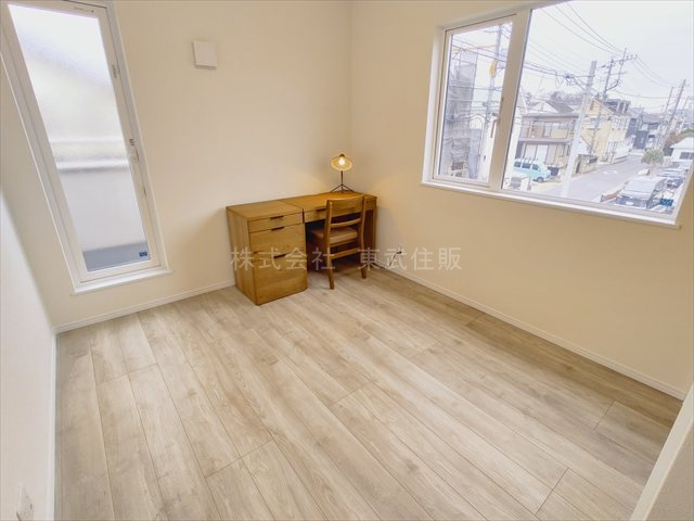 【洋室】 | 川越市寺尾２期　全８棟　８号棟 | 洋室5.25帖北西側、使い勝手のいい洋室です