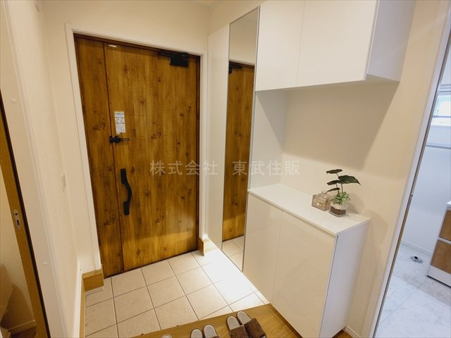 【玄関】 | 川越市寺尾２期　全８棟　８号棟 | 収納もある玄関です