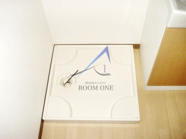 コンフォール日吉の設備|洗濯機置き場です。