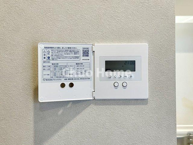 浅草タワーの冷暖房・空調設備|【床暖房】冬は足元から暖めてくれる床暖房はエアコンとは違って埃が舞いませんので健康にも良さそうですね。