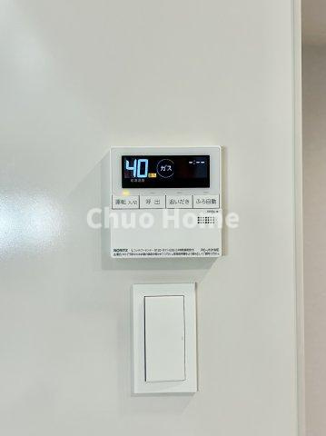 浅草タワーの発電・温水設備|【給湯リモコン】外での一日を忘れさせてくれるオートバス機能でお好みの湯量・温度に調整された浴槽。
