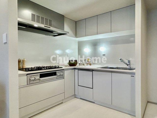 浅草タワーのキッチン|収納豊富なシステムキッチン