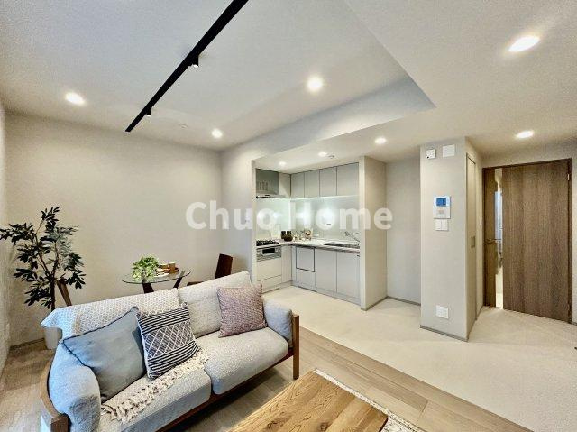 浅草タワーの居間・リビング|【居間・リビング】「ＬＤＫは家族団らんをデザイン」広いＬＤＫでは家族が集まり一緒の時間を過ごせる工夫がされております。何気ない一日の当たり前のひとコマがいつか一生の宝物になります