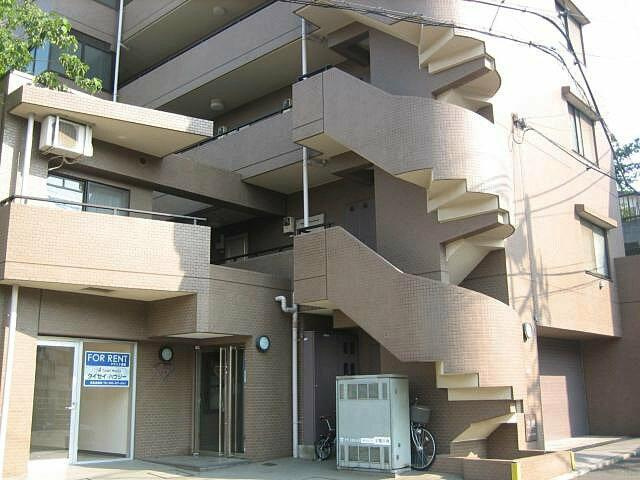 【エントランス】 | グランディオール白楽 | エントランスです