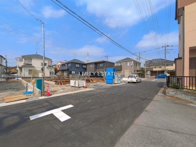 越谷市大字大泊 新築分譲住宅 全3棟 3号棟の前面道路含む現地写真