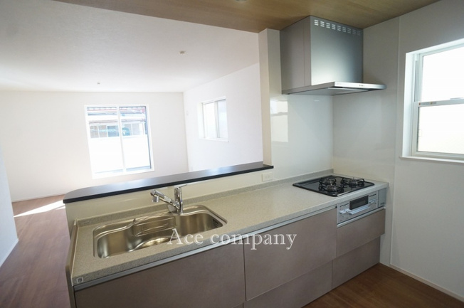 【キッチン】 | 八尾市永畑町2丁目 | 静音シンク、人口大理石天板、浄水機能付水栓、フルスライドの収納・スリムレンジフード・3口ガスコンロ☆※食洗機はオプションで追加可能です♪
