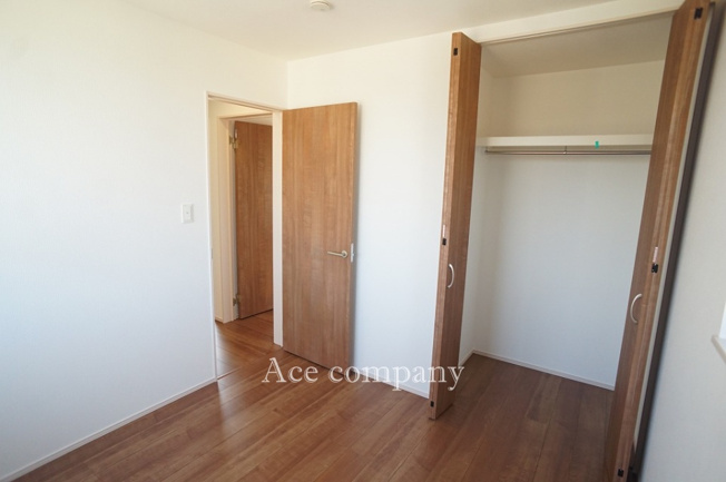 【子供部屋】 | 八尾市永畑町2丁目 | 【3階：洋室4.5帖】クローゼット完備です♪