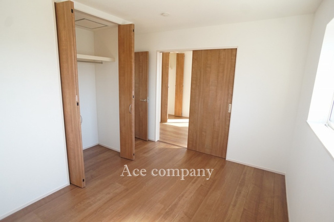 【寝室】 | 八尾市永畑町2丁目 | 【3階：洋室6.5帖】（2ドア1ルーム）クローゼット完備です♪