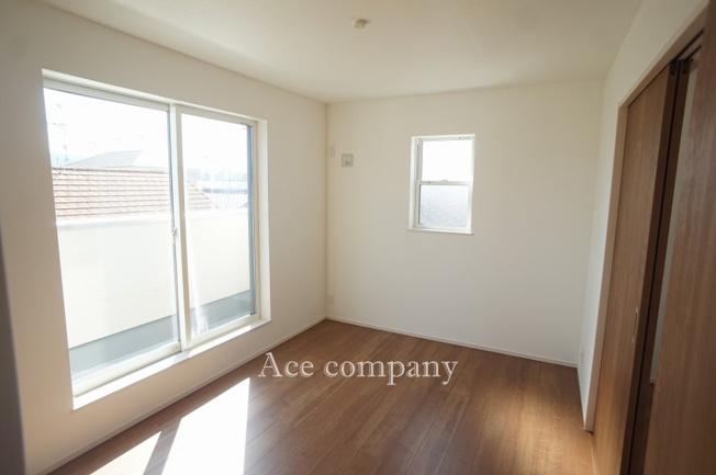 【寝室】 | 八尾市永畑町2丁目 | 【3階：洋室6帖】（2ドア1ルーム）バルコニーに面したお部屋です☆