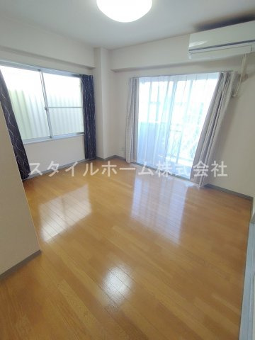 エコール松山の居間・リビング