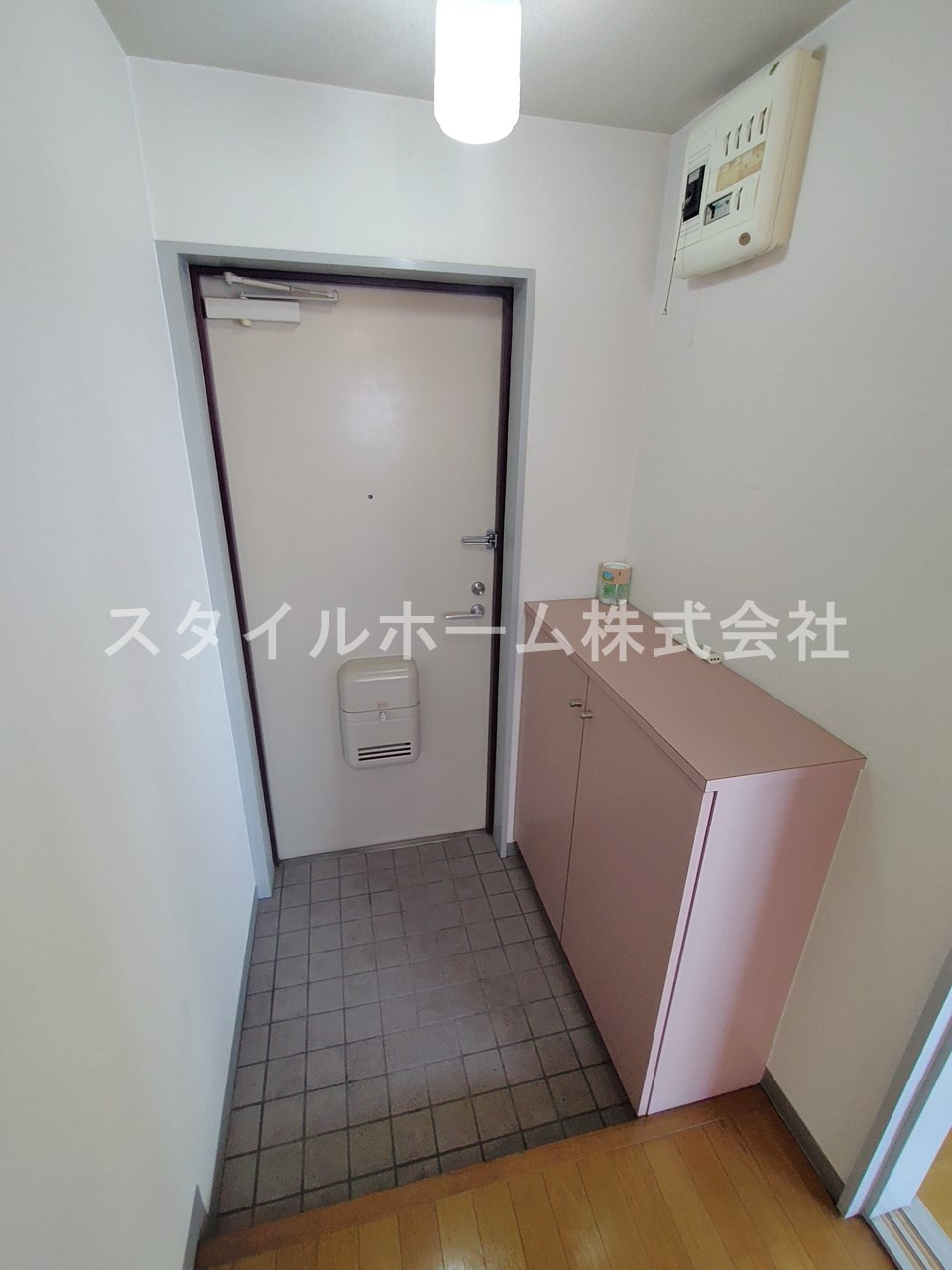 エコール松山の玄関