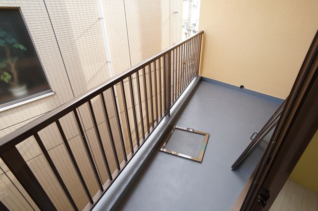 吉村ビルのバルコニー