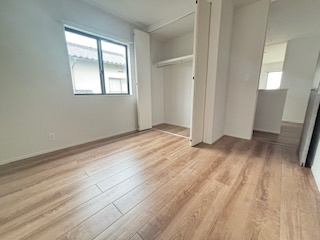 【洋室】 | 廿日市市阿品台1（阿品東駅）全2区画　B棟【エアコン2基付き】【P3台】 | 2階　洋室×3　収納付きでお部屋がスッキリ広く使えます。
