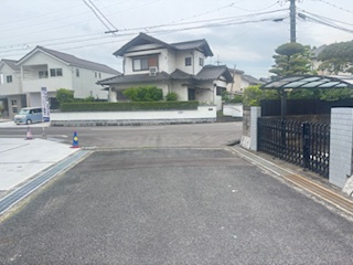 【前面道路含む現地写真】 | 廿日市市阿品台1（阿品東駅）全2区画　B棟【エアコン2基付き】【P3台】 | 前面道路6.4ｍ