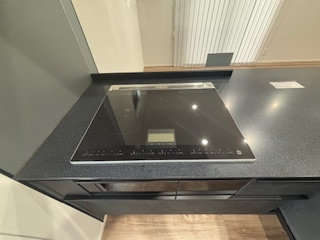 【キッチン】 | 廿日市市阿品台1（阿品東駅）全2区画　B棟【エアコン2基付き】【P3台】 | オール電化☆火を使わないIHクッキングヒーターで安心調理☆凹凸がないのでお掃除もラク☆