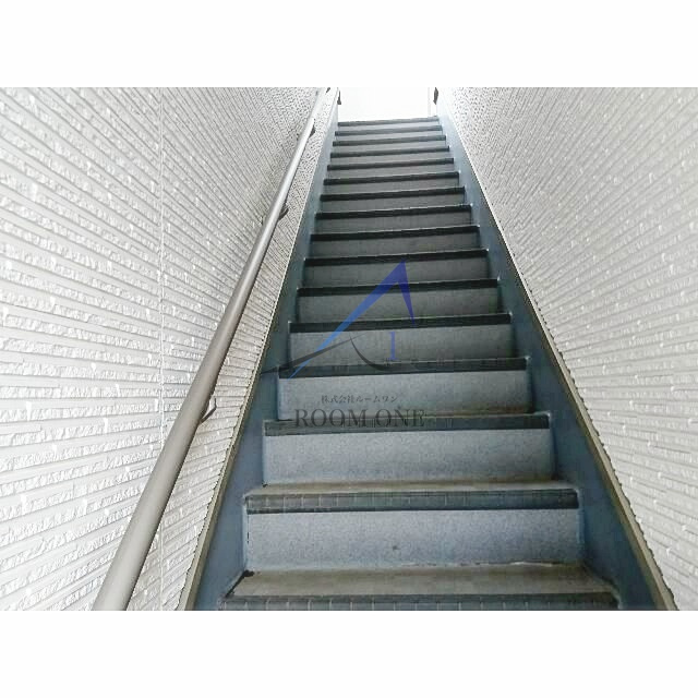 スカイブルー北千住のその他共用部分|共用階段です。