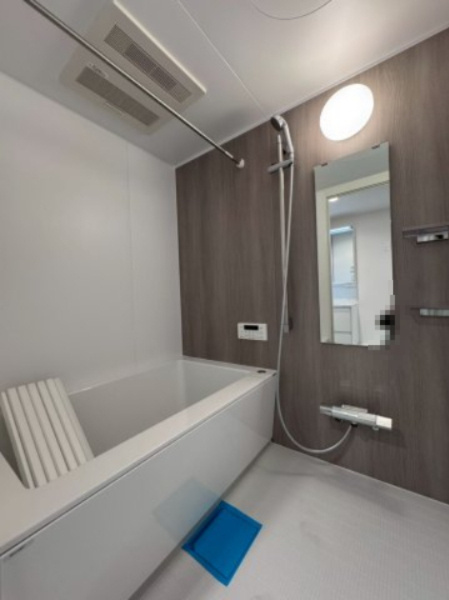 労住かどまハイツB棟の浴室|浴室乾燥機付きで花粉の時期にも嬉しい設備です。