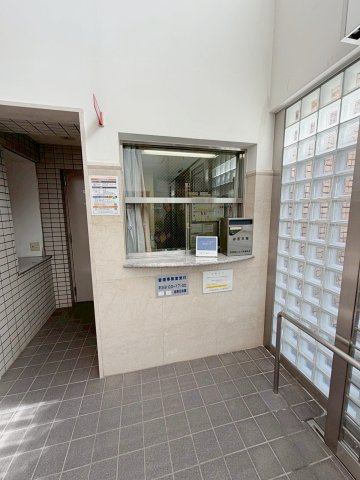 清荒神ヒルズのエントランス