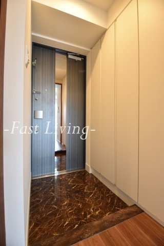 ＧＬＡＣＩＥＲ神保町の玄関