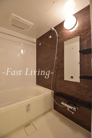 ＧＬＡＣＩＥＲ神保町の浴室