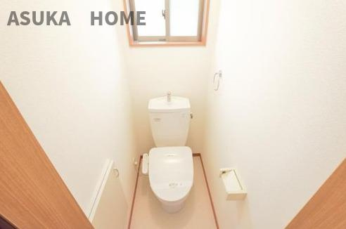 旭区鶴ヶ峰本町３丁目のトイレ|２階に設置のおトイレになります。おトイレは２か所ございます。