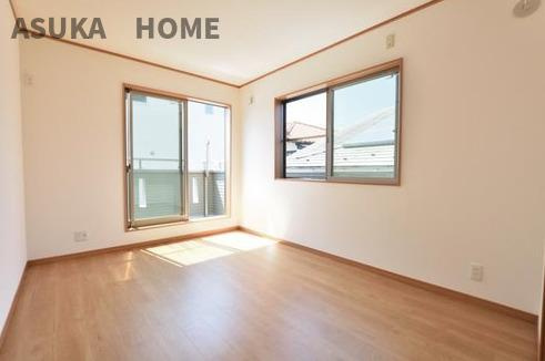 旭区鶴ヶ峰本町３丁目の洋室|6.5帖の洋室になります。南にバルコニーが面しているため、日当たり良好になります。