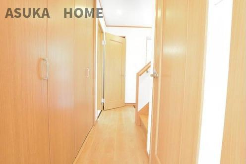 旭区鶴ヶ峰本町３丁目のその他|玄関には、大容量の物入れがあり、レジャーなどの荷物の収納に便利ですね。